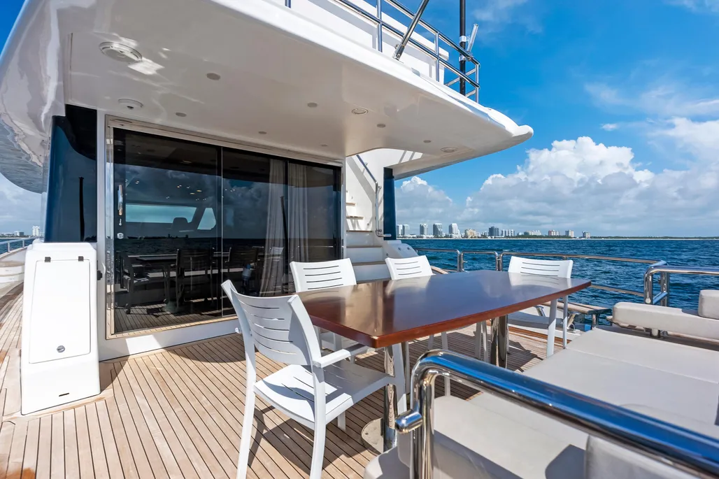 Yacht Photo 17
